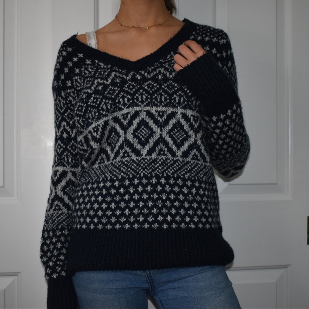 ❌SOLD❌ V-neck Sweater